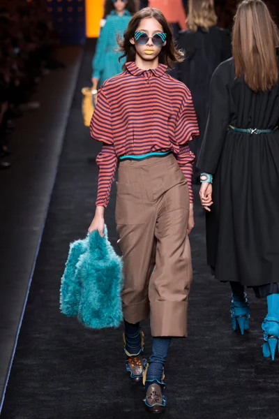 Look 5